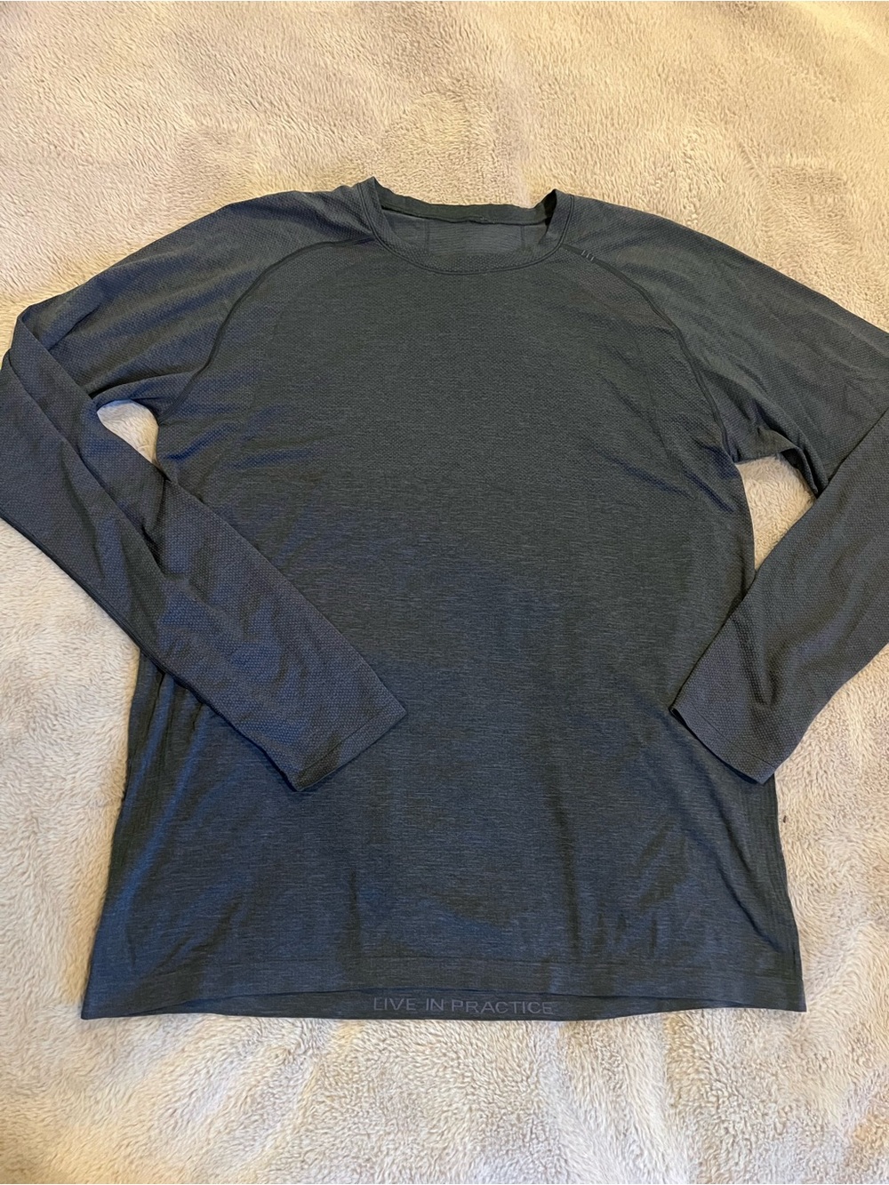 Lululemon Men's Athletic Fit Stretch Crew Neck Raglan Tee Gray L Logo